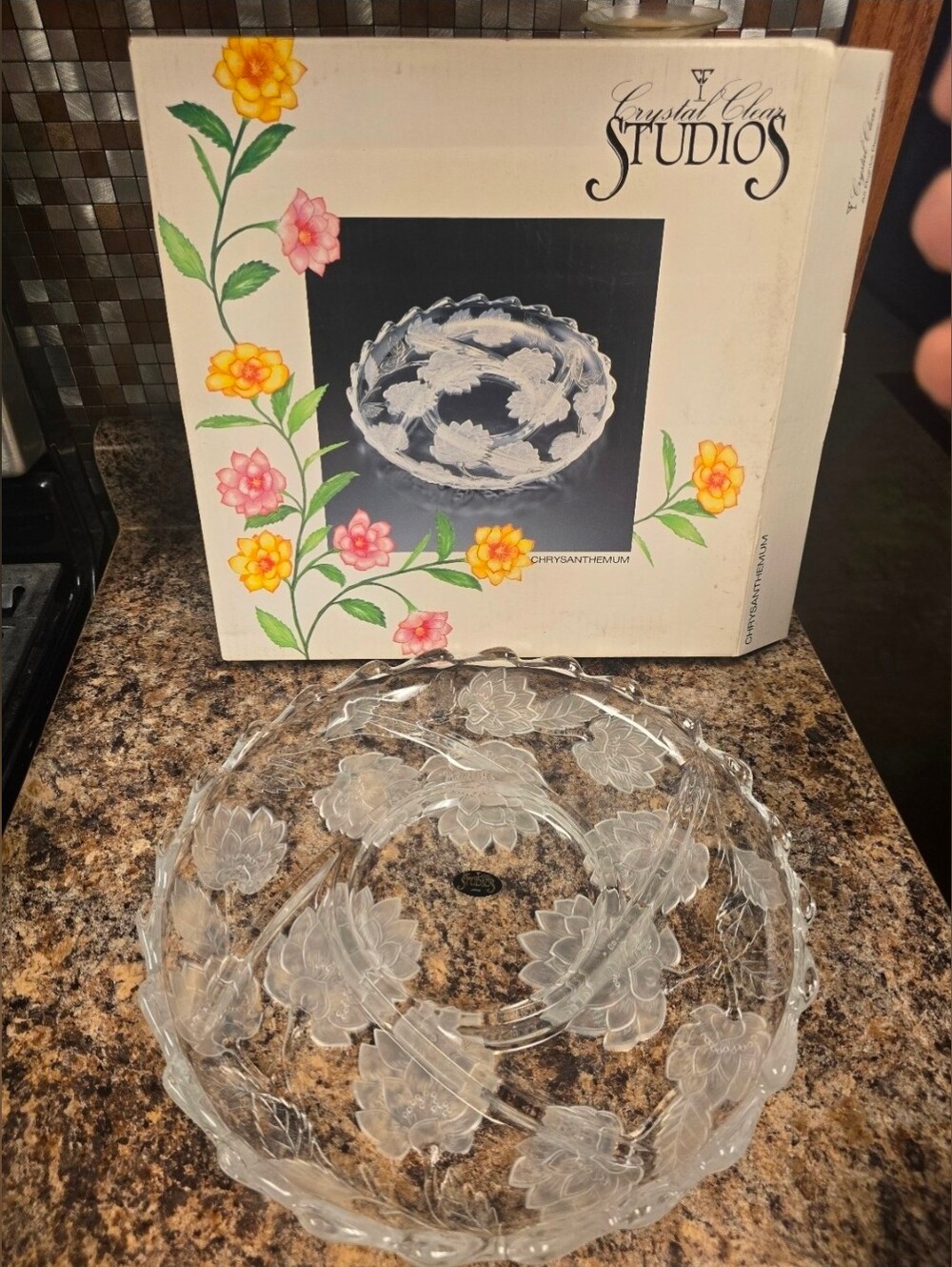 Crystal Clear Studios Chrysanthemum Glass Serving Bowl - Clear